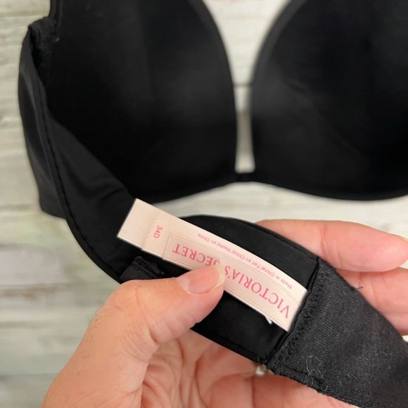 Victoria’s Secret plunge black bra size 34D - Picture 7 of 9